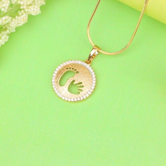 "Rose Gold Round Pendant with Baby Footprint and Handprint Cutout, XPPT1397 - Picture 9 of 13